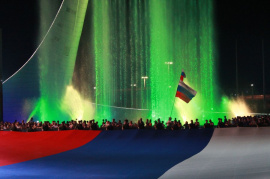 В Самаре включили подсветку фонтана Победы с патриотической символикой