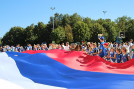 В Волгограде пройдет тематический квест в честь триколора, а молодежь вынесет 80-метровый флаг