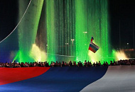 В Самаре включили подсветку фонтана Победы с патриотической символикой